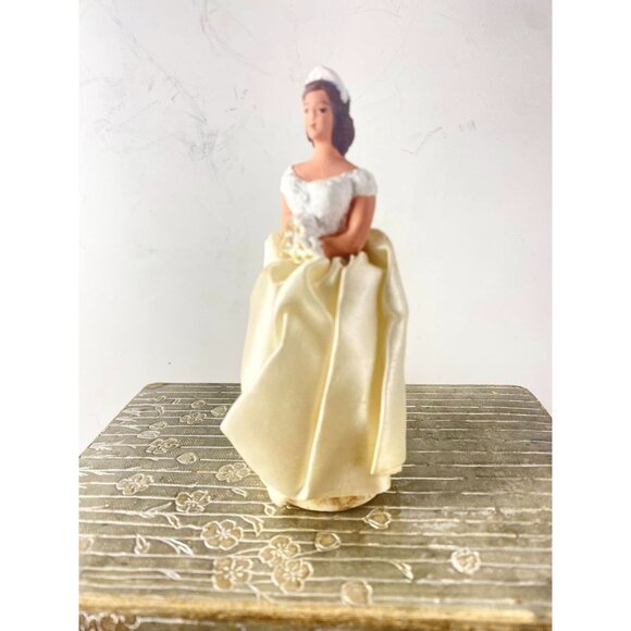 Vintage 1957 Pfeil & Holing Bride Cake Topper Figurine Satin Gown - Picture 1 of 6